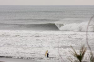 【湘南】台風接近中の初心者向けサーフポイント3選！安全なのはどこ？