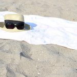 砂が付かず・水も通さない「サンドゥサ」のビーチタオル!検証【動画】も!