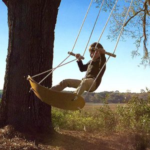 空中サーフィン！？アメリカ発のボードを木に吊るして遊ぶ「Swurfer」！