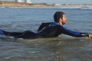 サーフィンでバタ足は逆効果…？トッププロがバタ足をする理由とは？