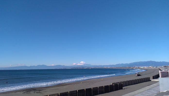 【日本一混雑？】鵠沼海岸でサーフィン！ポイントの特徴&注意点！駐車場情報も