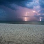 【気象予報士解説】雷の原理とは?音・光・落ちる仕組み!海にも落ちる?