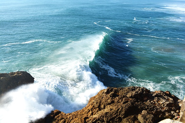 今年の冬もナザレの波は大きい《空撮4K映像》