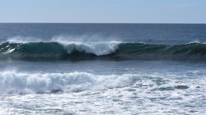 土用波とは？いつ来る？サーフィンは危険な場合も…