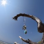 サーファーのアクセサリー!人気ブランドをネックレス・ブレスレット別に!