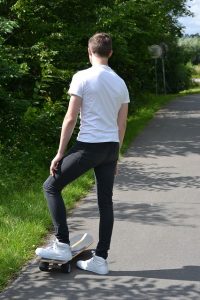 サーフィンの陸トレといえばスケボー！効果&おすすめを紹介！