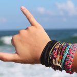 アロハポーズ使い分けてる?2種類の意味や使い方とは?