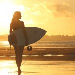 サーフィンをやると痩せるの?ダイエット効果はある?
