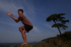 【ヨガインストラクター監修】自宅で簡単おすすめヨガポーズ5選