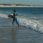 スキムボードとは？楽しみ方や遊び方を解説