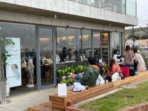 「Biople by CosmeKitchen」が七里ヶ浜にオープン！サーファーにおすすめのオーガニック&サステナブル製品も