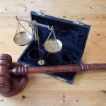 サーフィン事故の判例|事故に備える保険についても