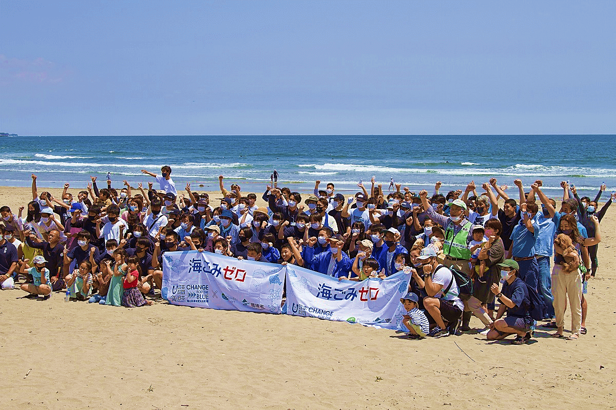 日立市河原子北浜海岸でビーチクリーン活動｜サーファー約200名が参加