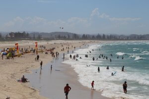 【メンズ】サーフィン用のラッシュガードおすすめ5選！人気ブランドを厳選