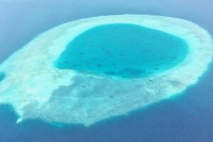 環礁とは?でき方や世界の有名な場所を紹介