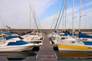 プレジャーボートとは？価格・維持費や人気メーカーなど